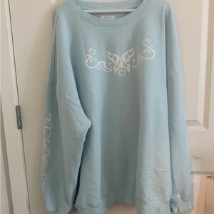 Light Blue Aeropostale woman’s oversized Sweatshirt with white design.